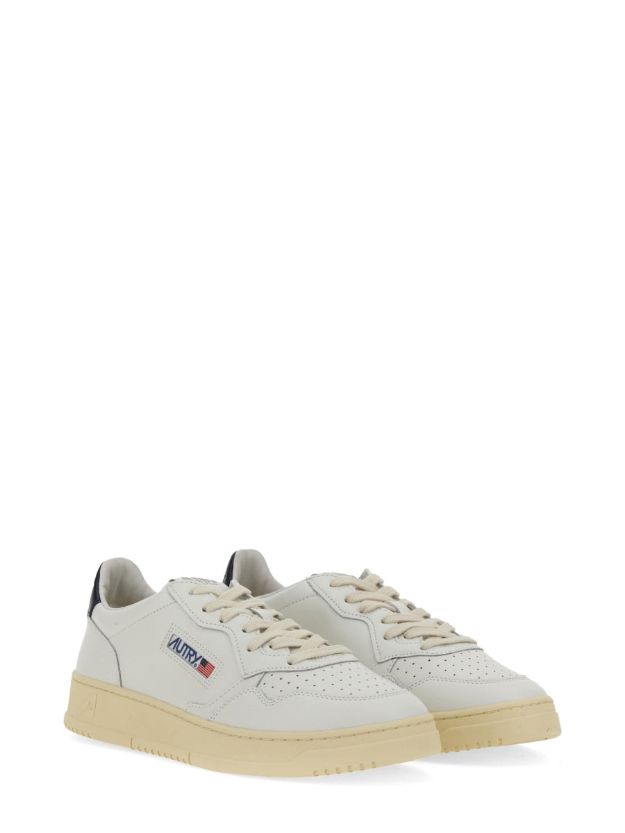 Autry "Medalist Low" Sneaker