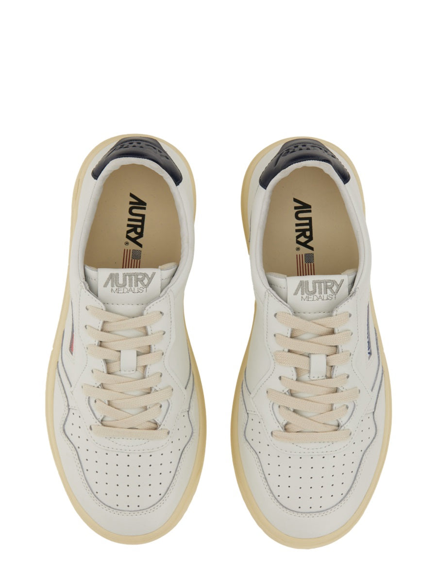 Autry "Medalist Low" Sneaker