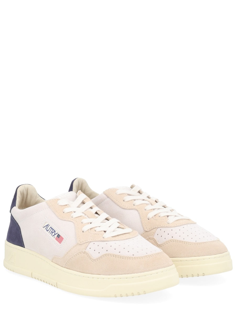 Autry "Medalist Low" Sneaker