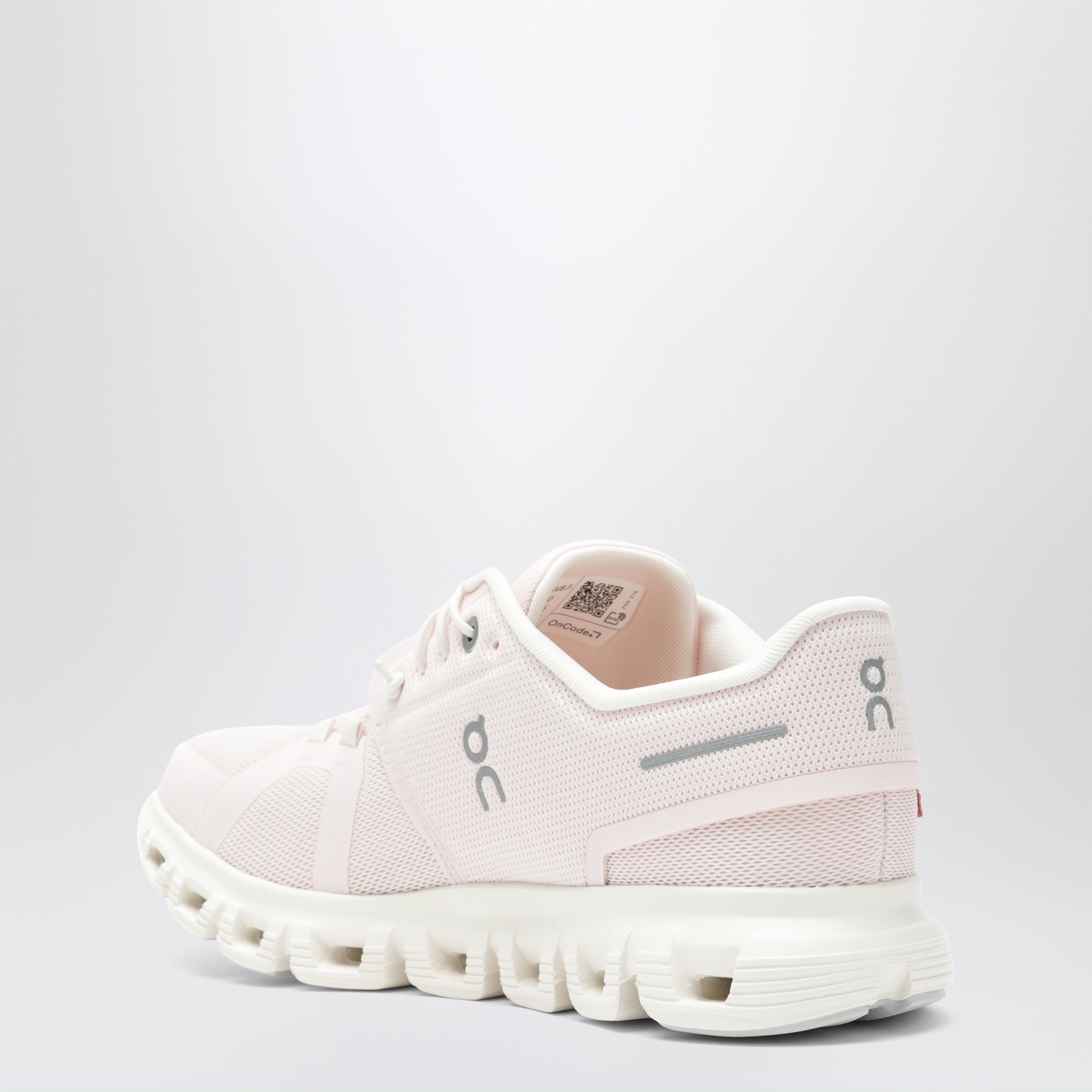 On Cloud 6 Salt/Gardenia Sneakers