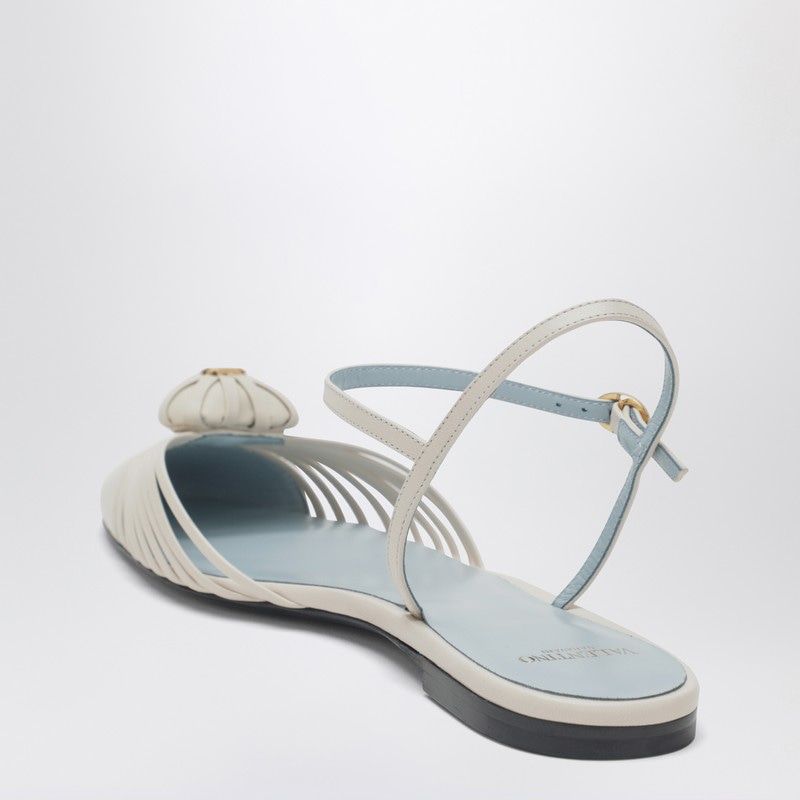 Valentino Garavani Coeur Royal Sandals In Ivory