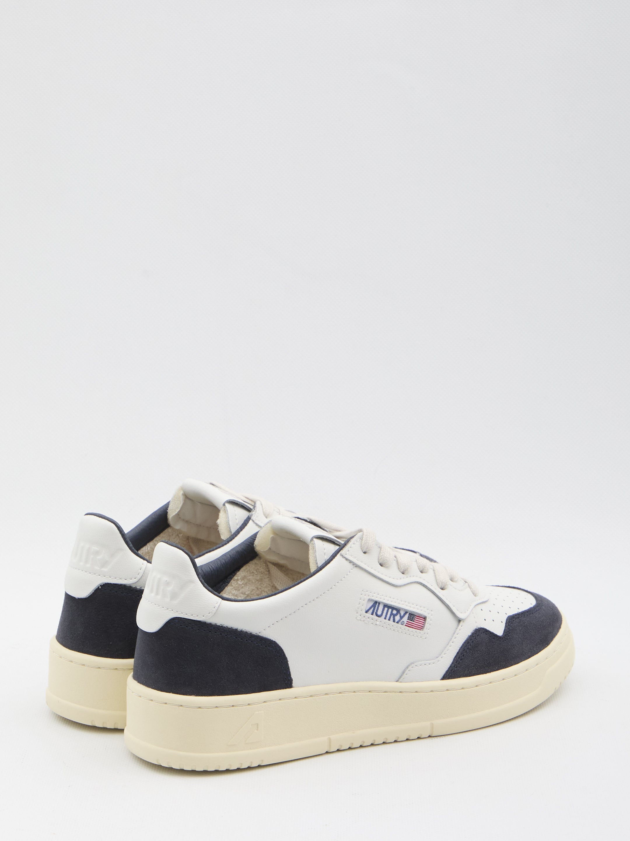 Autry Medalist Low Sneaker In White Leather And Blue Suede