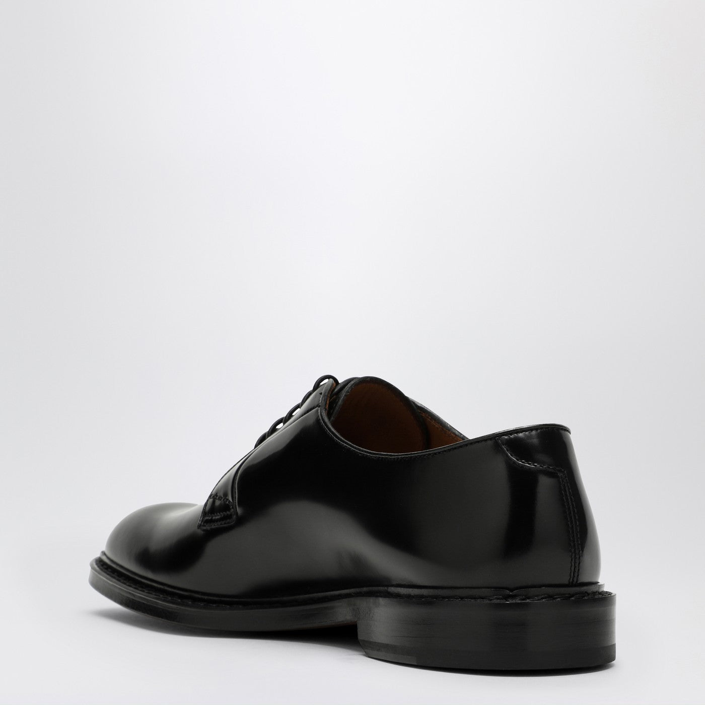 Doucal's Low Black Leather Lace-Up