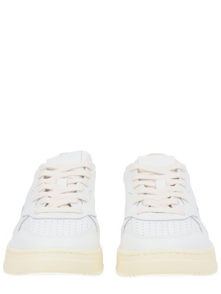 Autry "Medalist Low" Sneaker
