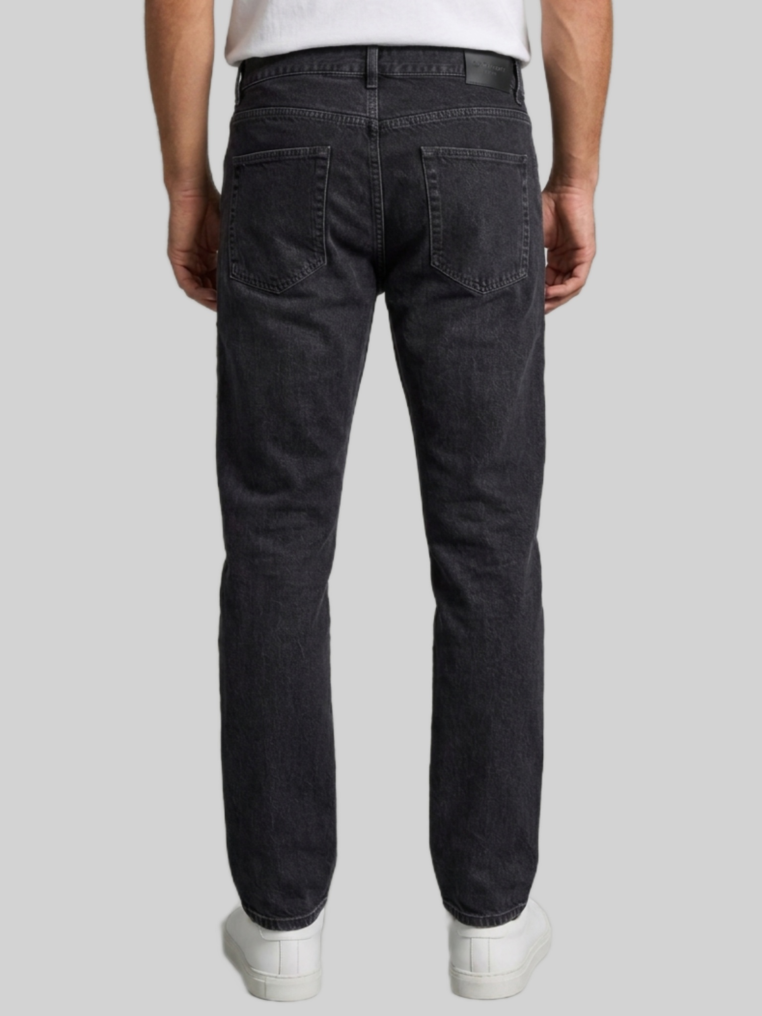Saint Laurent Tapered Mid-Rise Jeans