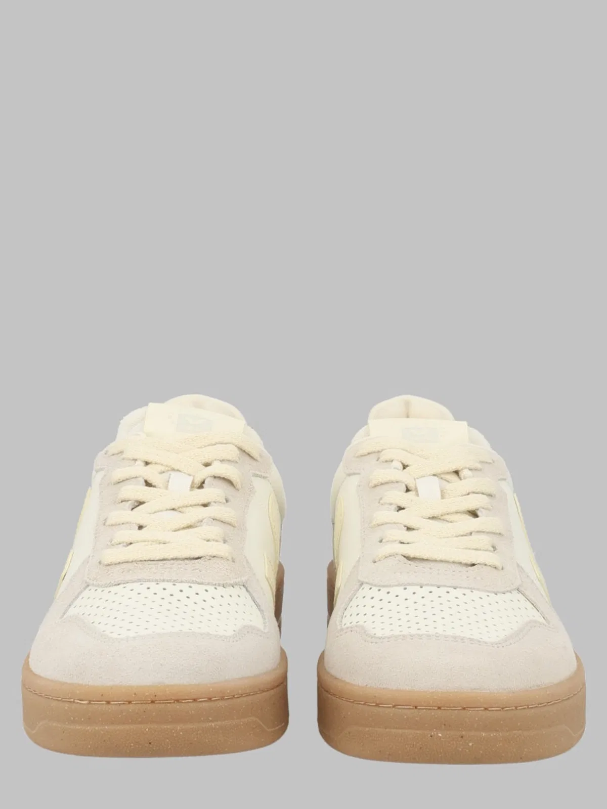 Veja Sneaker "V-82"
