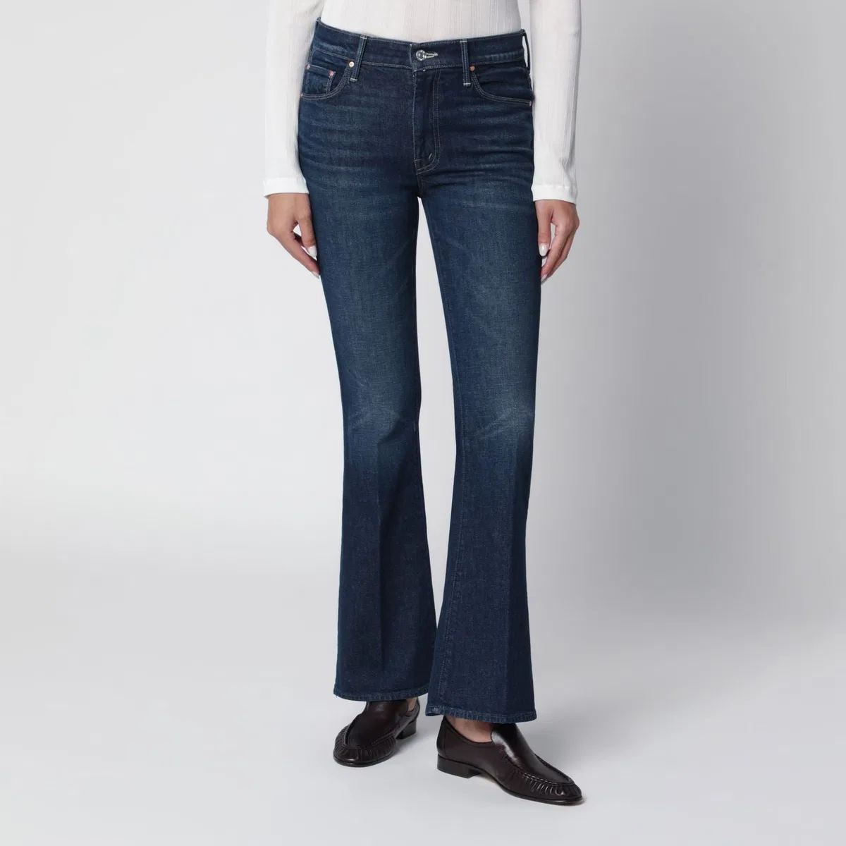 Mother The Weekender Jeans In Dark Blue Washed 