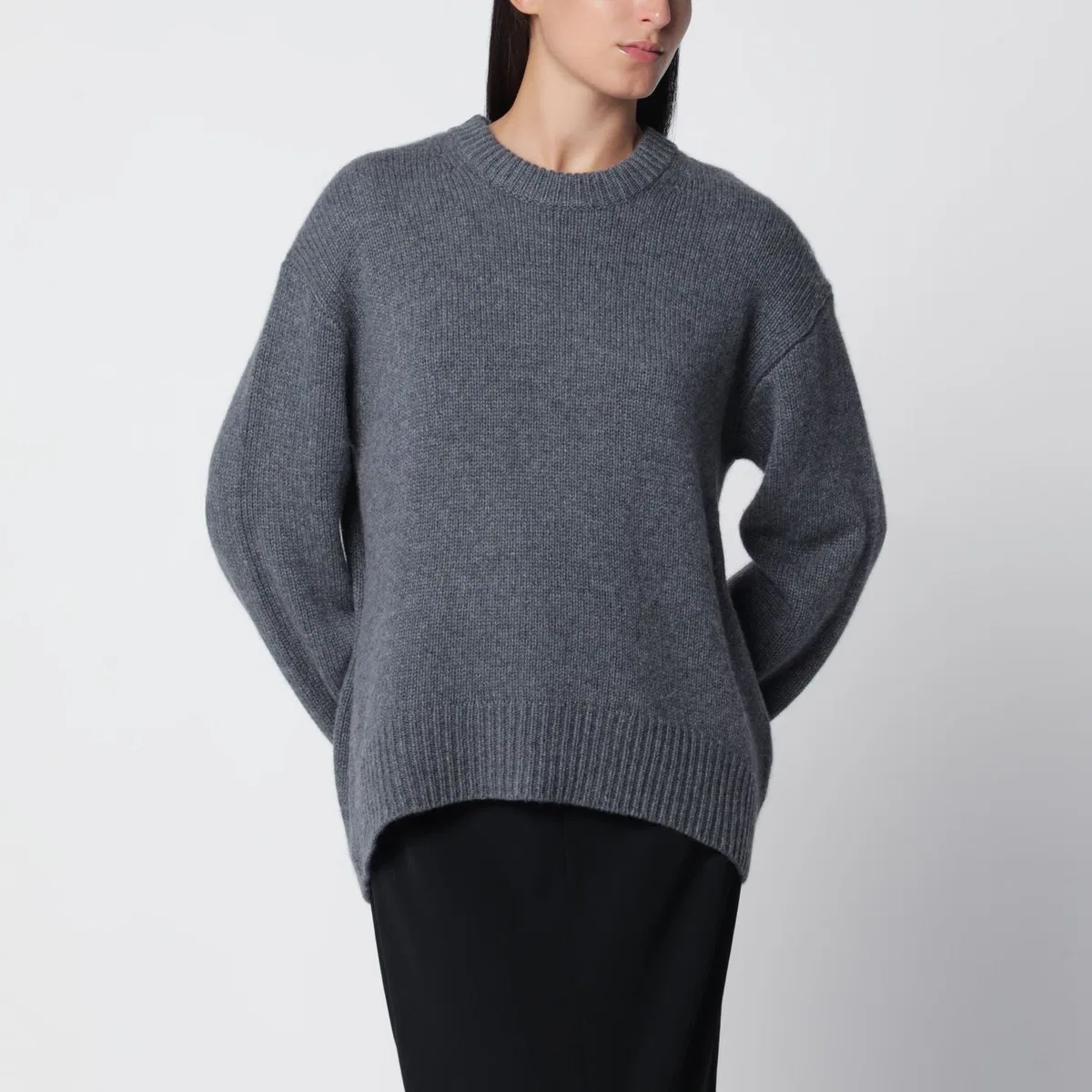 Lisa Yang Noor Crewneck Sweater In Graphite Cashme