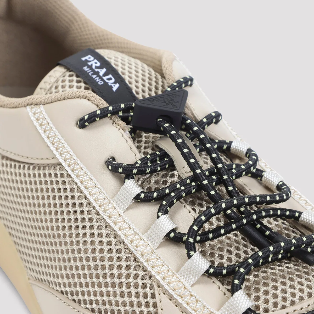 Prada Deserto Allacciate Sneakers
