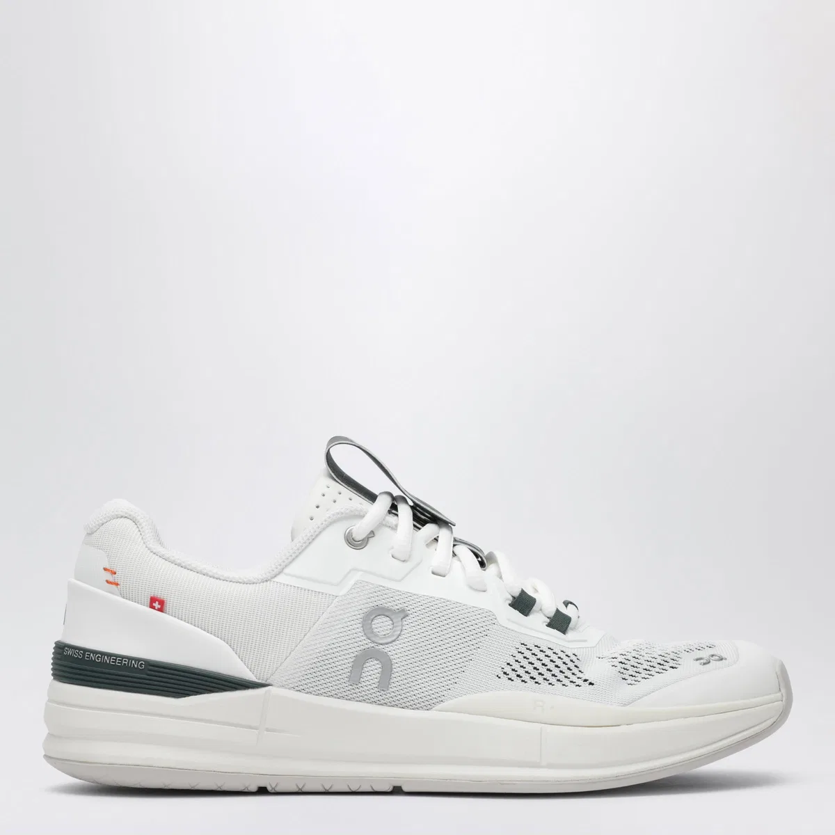 On The Roger Pro Tennis Shoes In Mesh, Whit