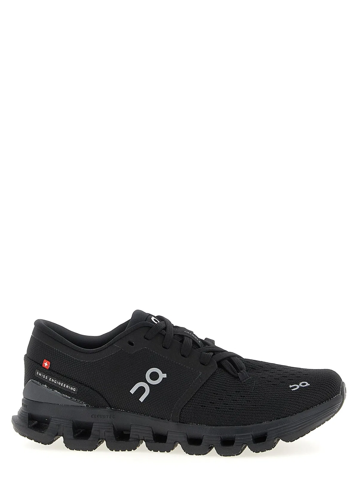 On 'Cloud X 4' Sneakers