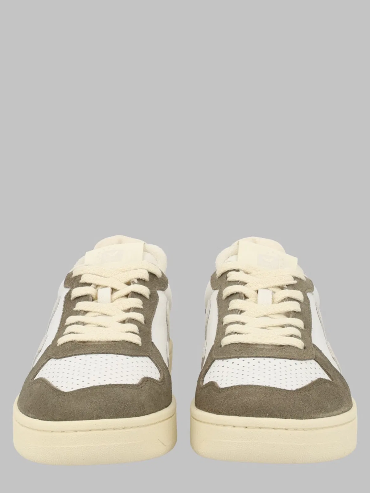 Veja Sneaker "V-82"