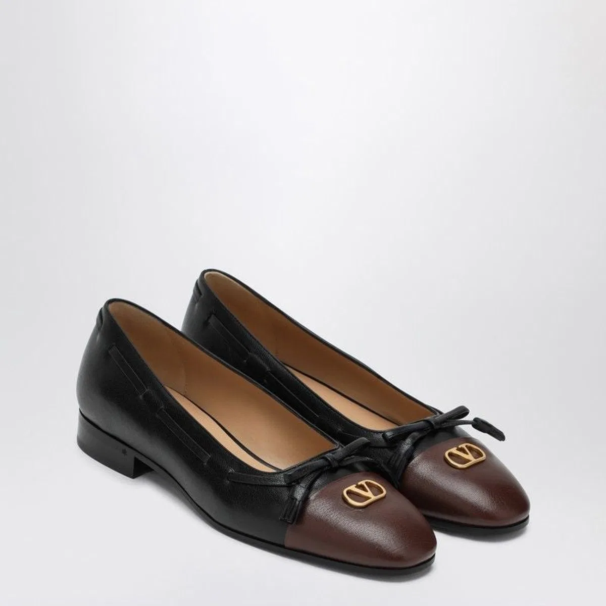 Valentino Garavani Black Leather Valet Du Roi Ballerinas