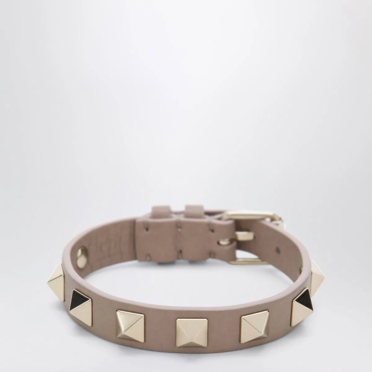 Valentino Garavani Rockstud Bracelet In Powder Pink Leather