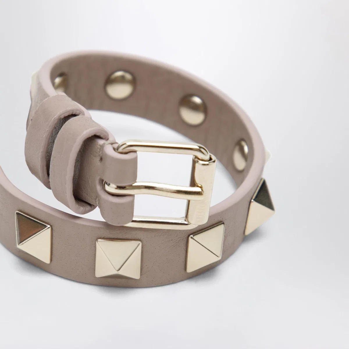 Valentino Garavani Rockstud Bracelet In Powder Pink Leather