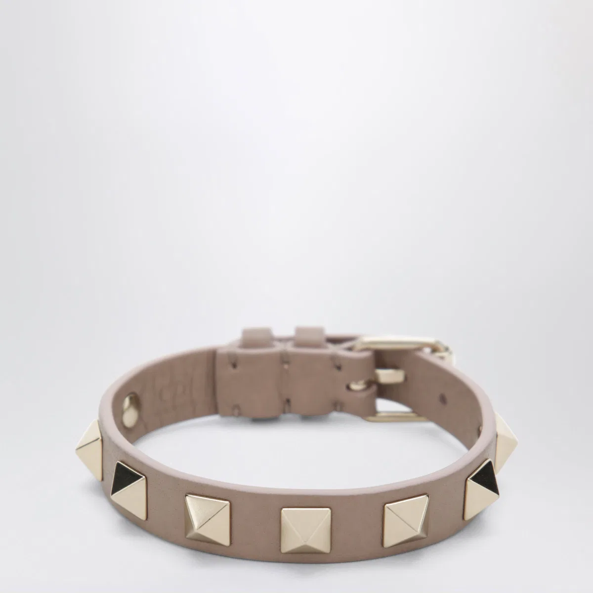 Valentino Garavani Rockstud Bracelet In Powder Pink Leather