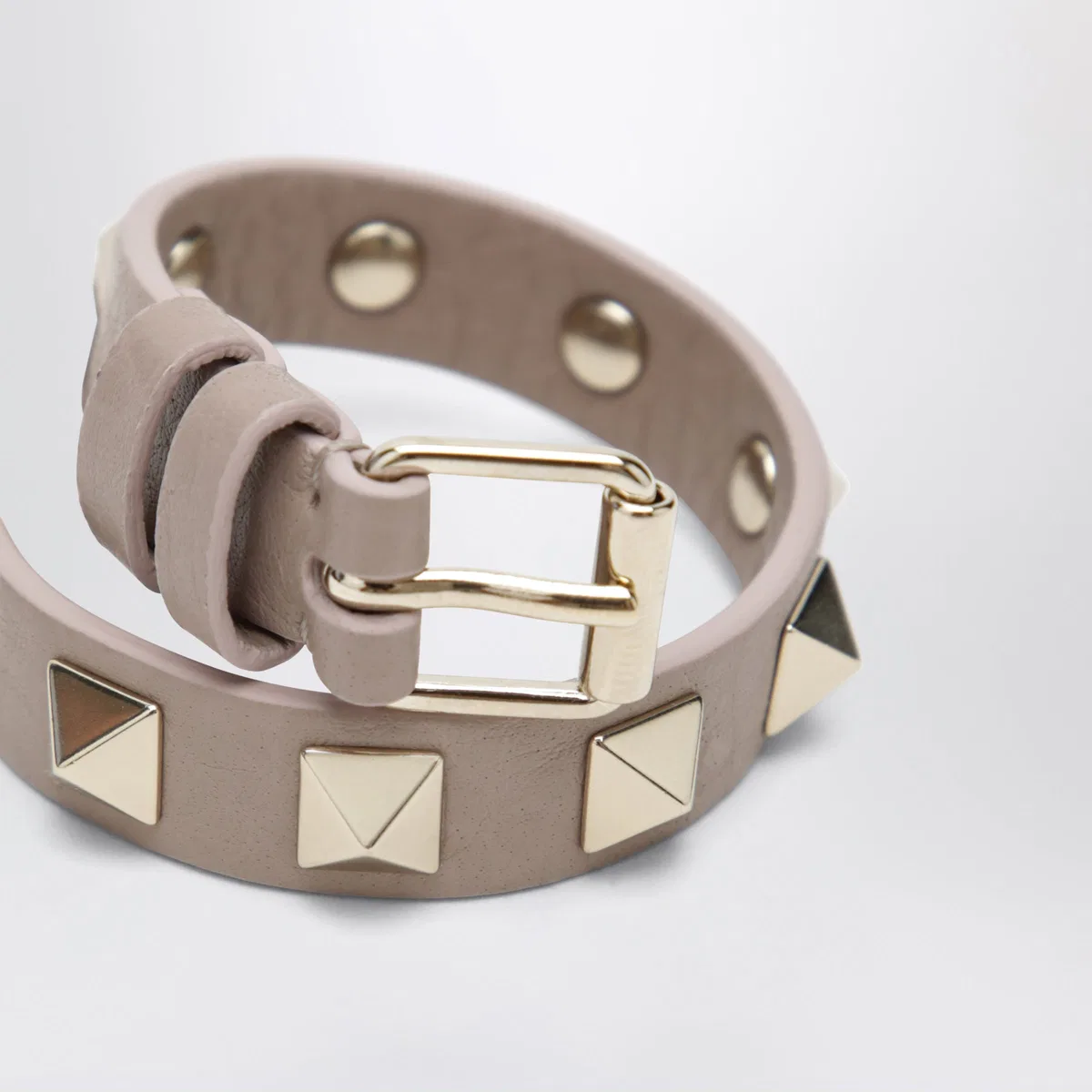 Valentino Garavani Rockstud Bracelet In Powder Pink Leather