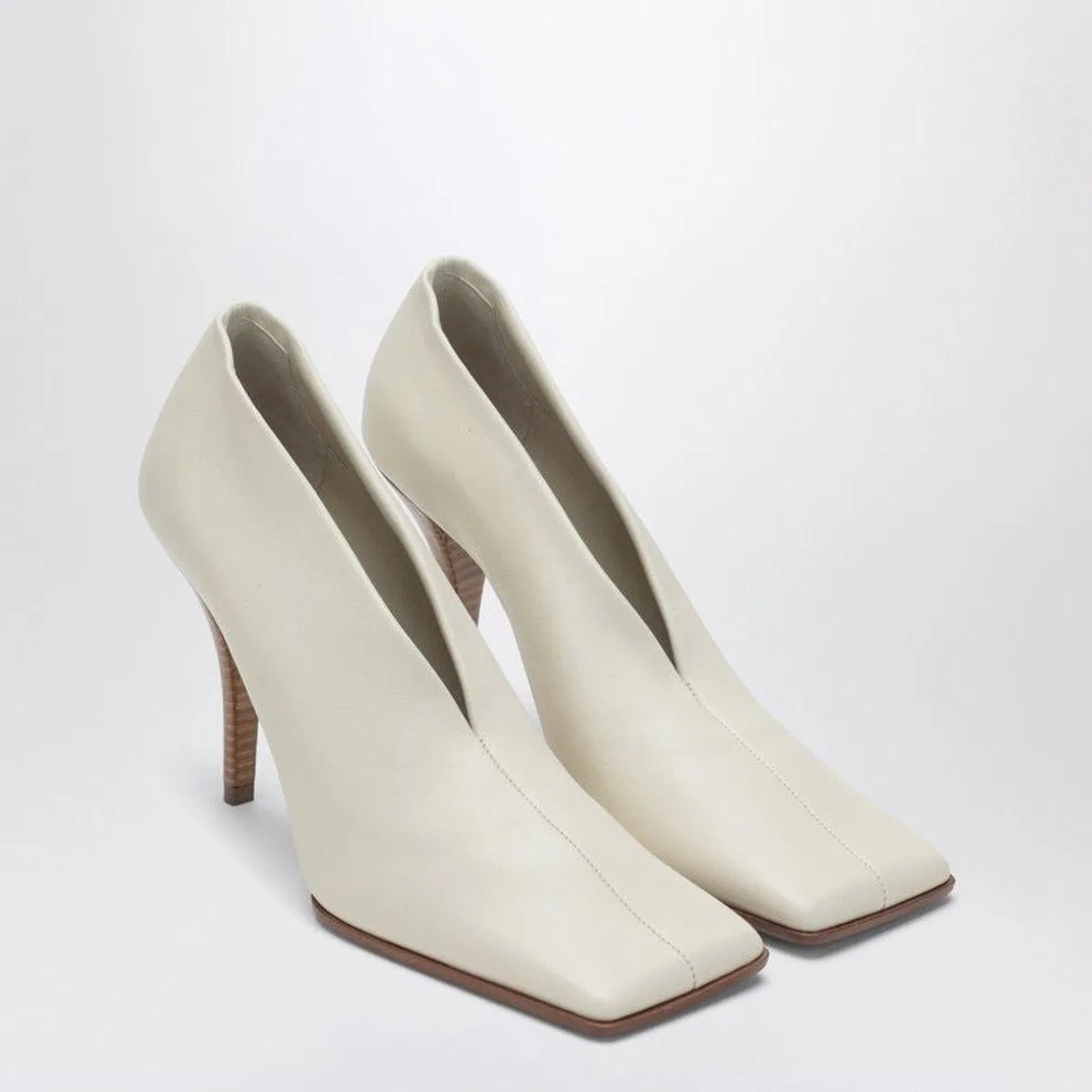 Alaïa Alaia Soft Square Ivory Pumps
