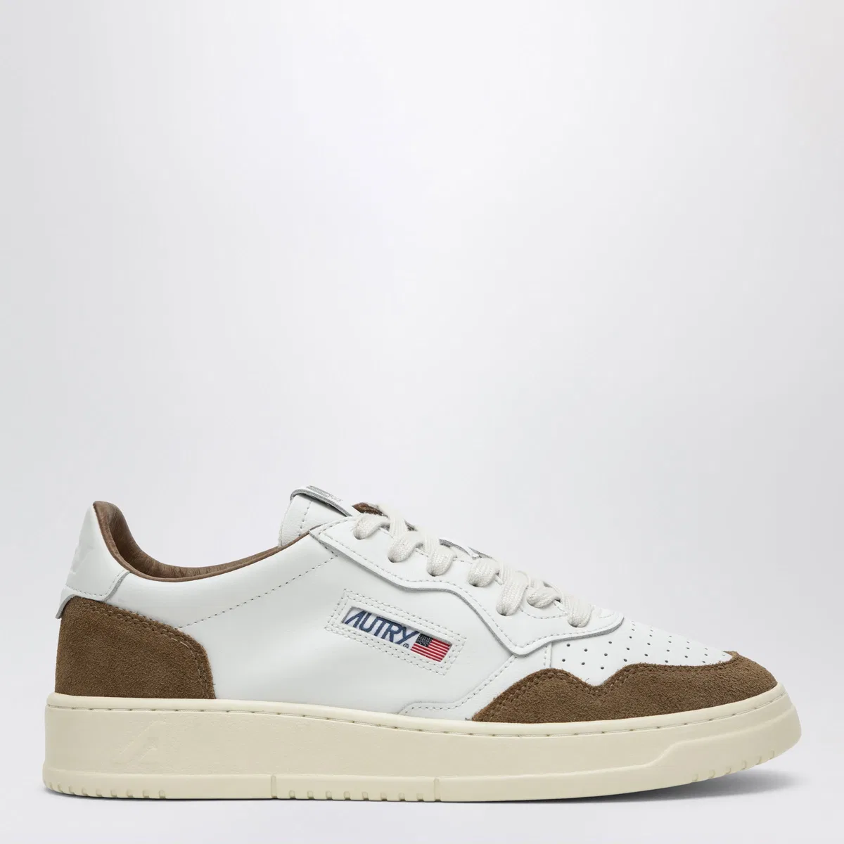 Autry Medalist Low Sneakers In White Leather A