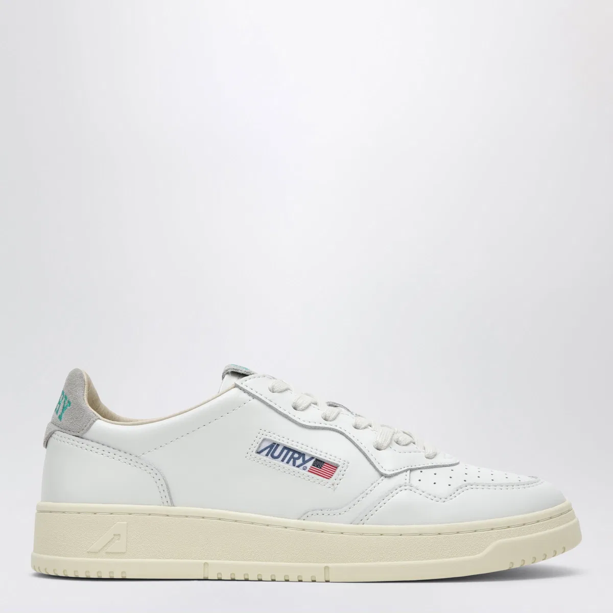 Autry Medalist Low Sneakers In White/Cloud Gre