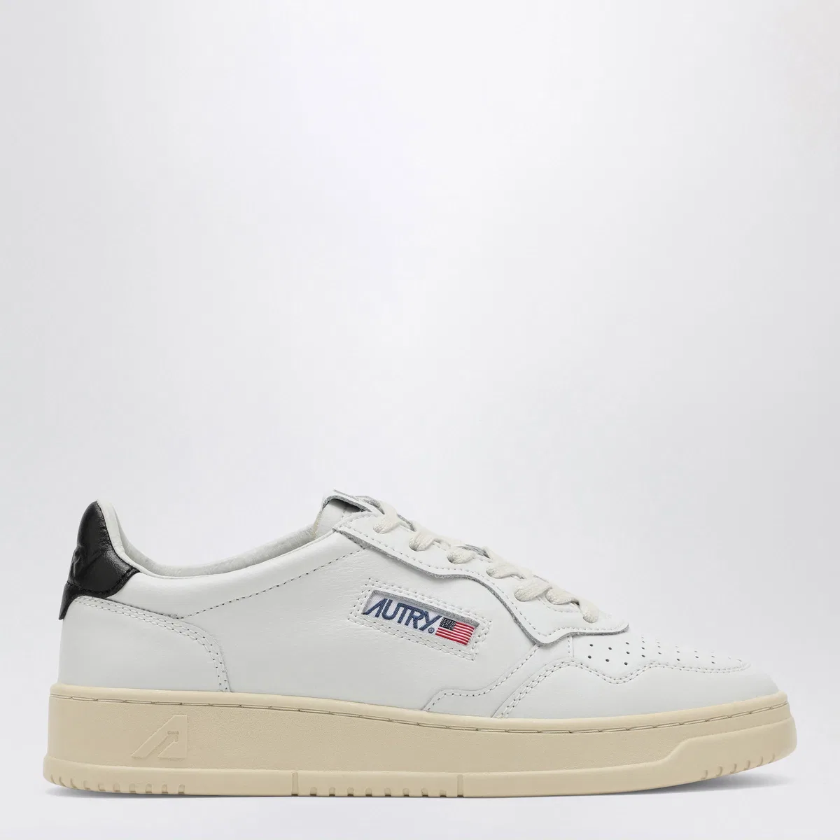 Autry Medalist White/Black Trainer
