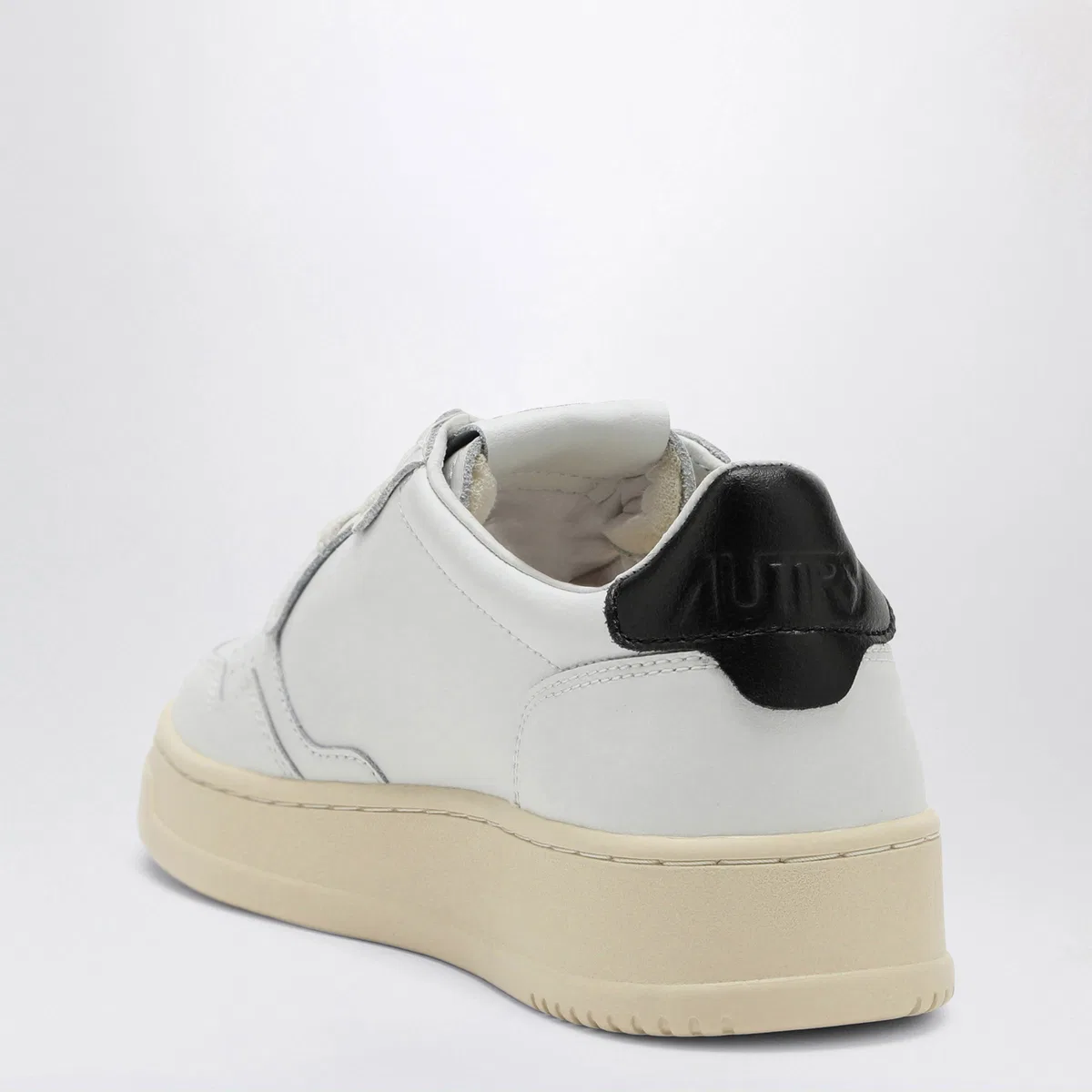 Autry Medalist White/Black Trainer