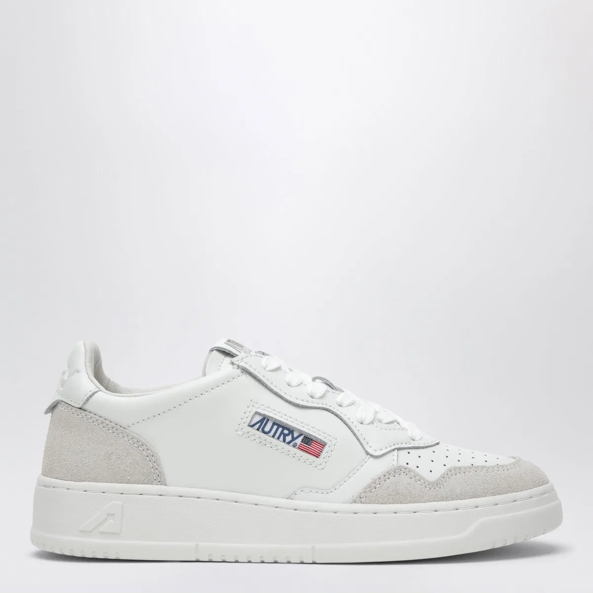 Autry Medalist Low Sneakers In White Leather A