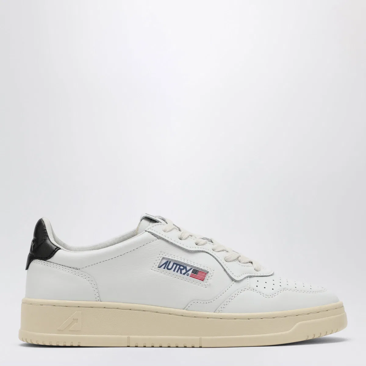 Autry Medalist White/Black Trainer
