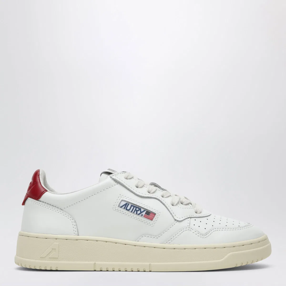 Autry Medalist Low Sneakers In White/Dark Red 