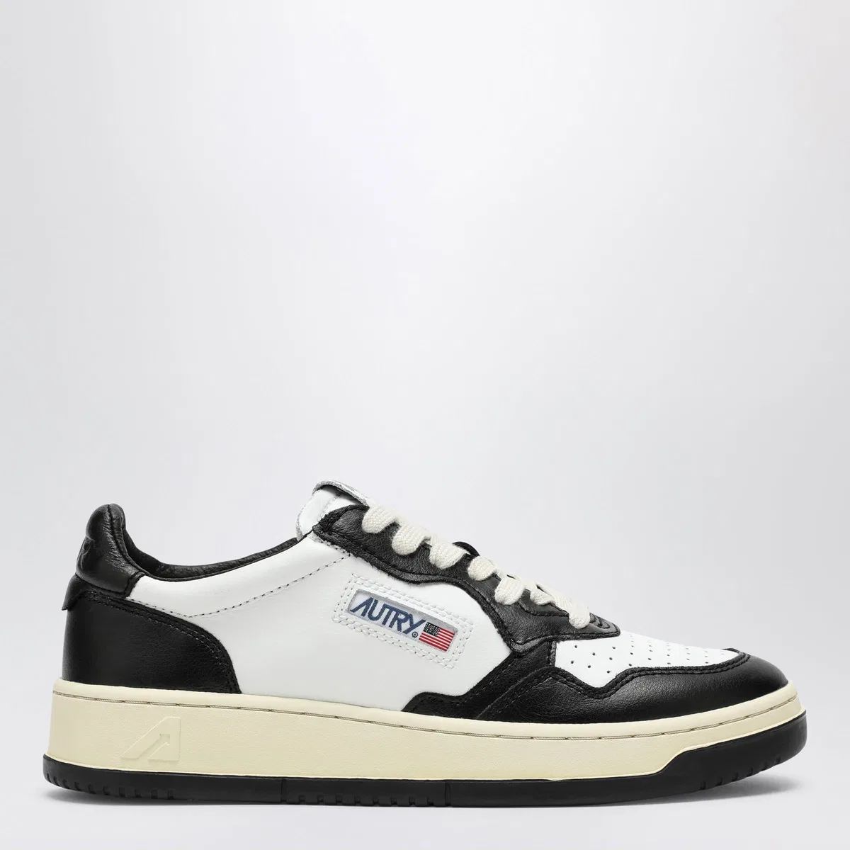Autry Medalist Low White/Black Leather Sneaker