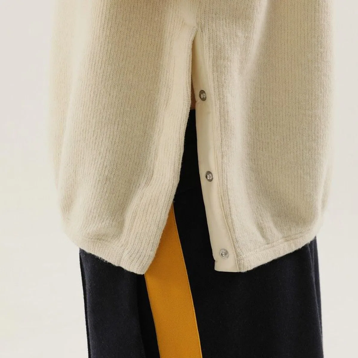 1989 studio White Ribbed Sweater With Slits