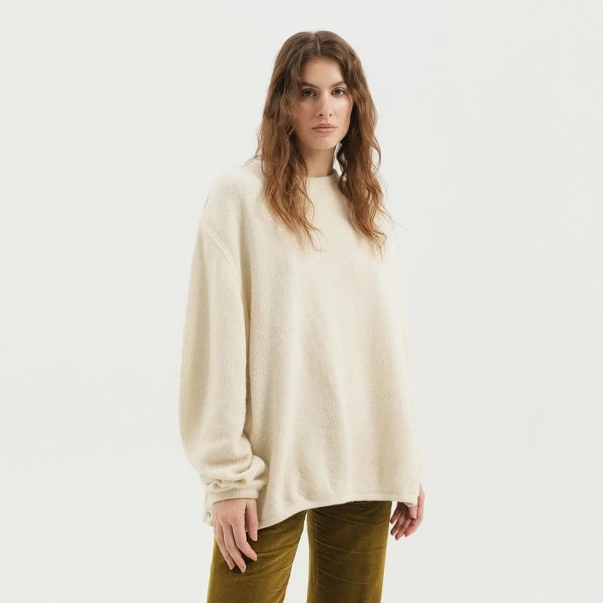 1989 studio White Ribbed Sweater With Slits