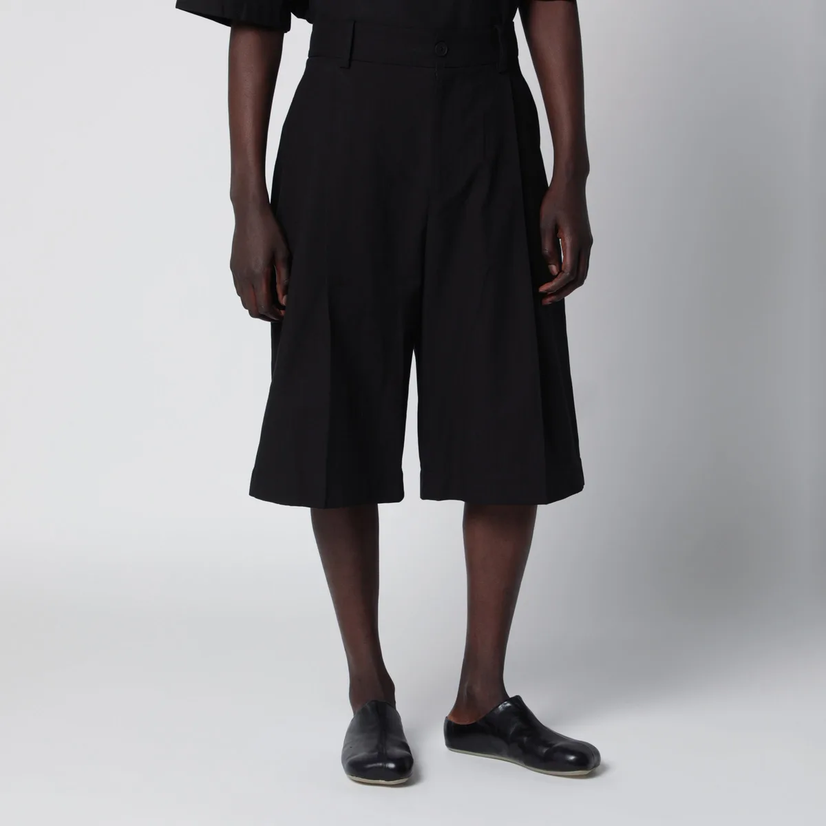 Studio nicholson Fowld Shorts In Cotton Blend Black