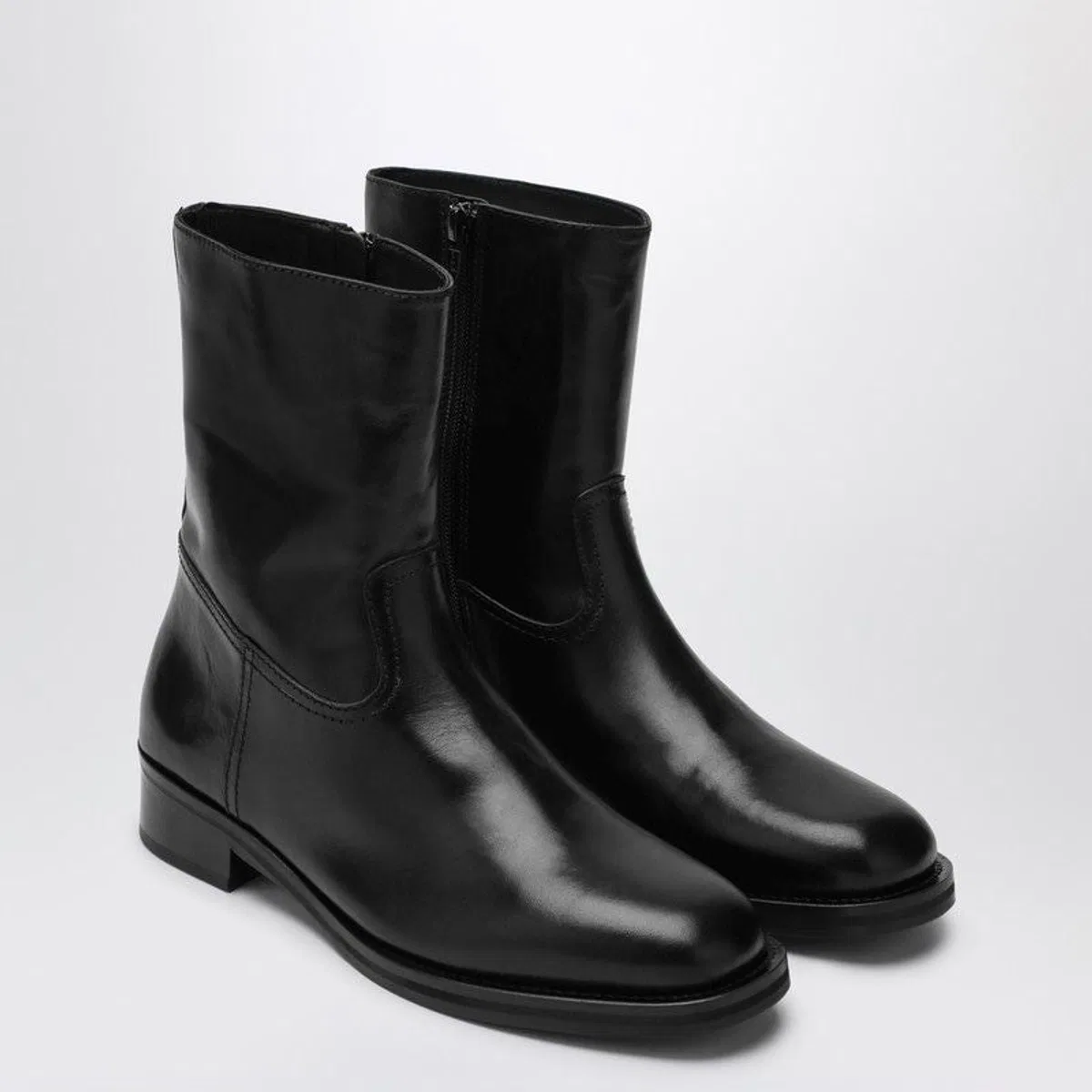 Jude Daryl Ankle Boots In Black Leather