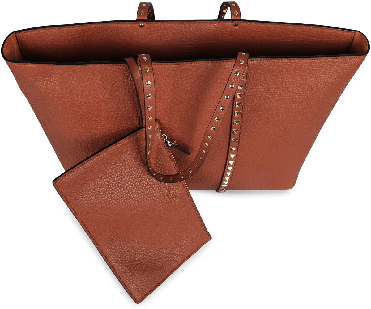 Valentino Garavani Shopping Rockstud Bag In Leather