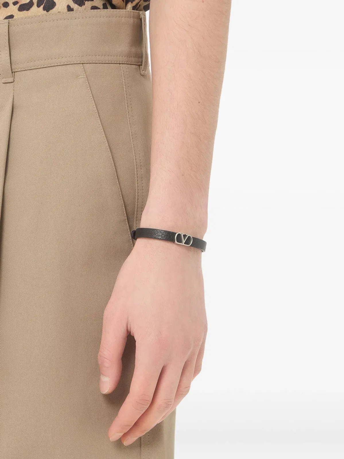 Valentino Garavani Vlogo Signature Grainy Leather Bracelet